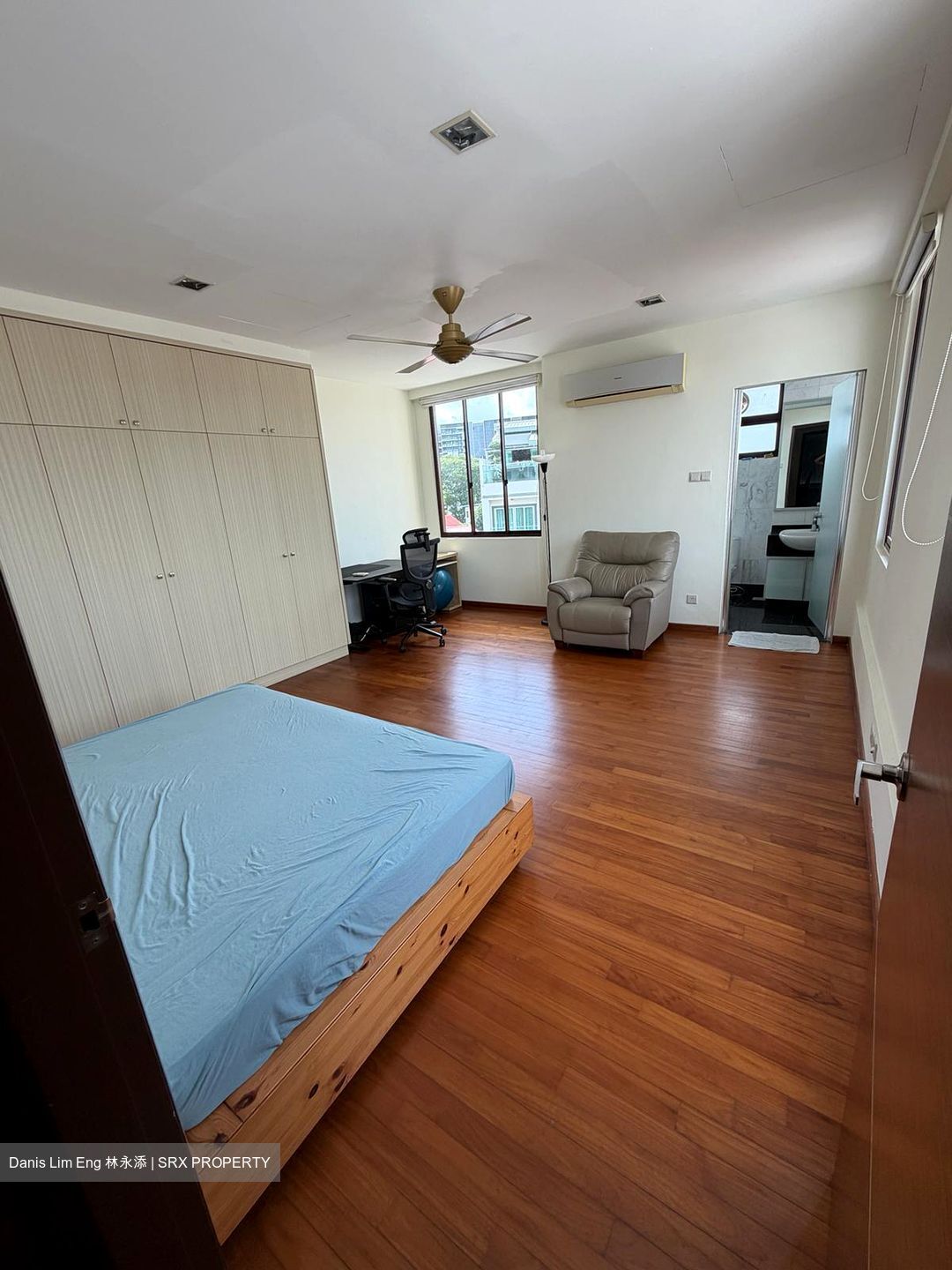 Phillips Avenue (D19), Semi-Detached #573036161
